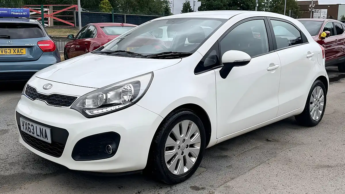Used 2013 Kia Rio Ecodynamics 2 White - Interior and Exterior details 7