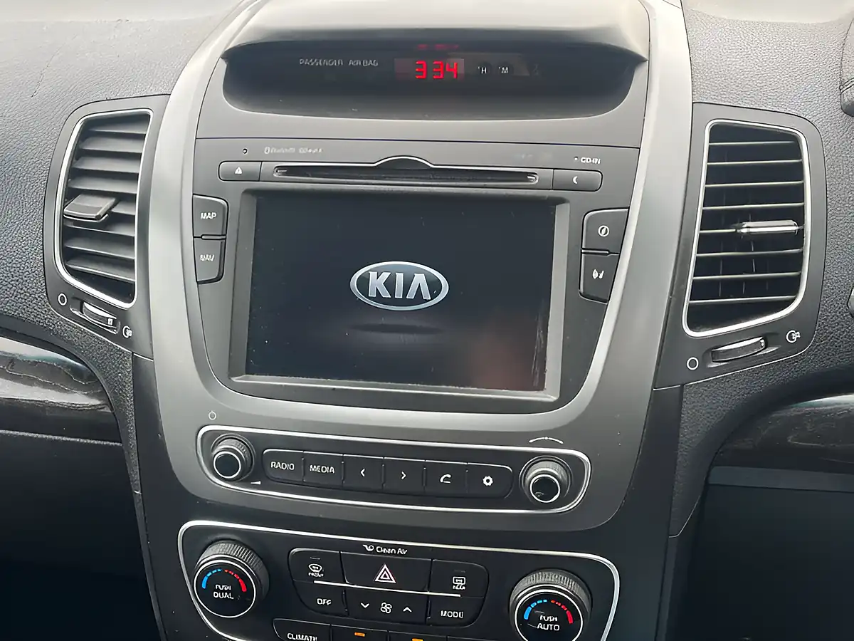 Used 2013 Kia Sorento KX-2 Black - Interior and Exterior details 10