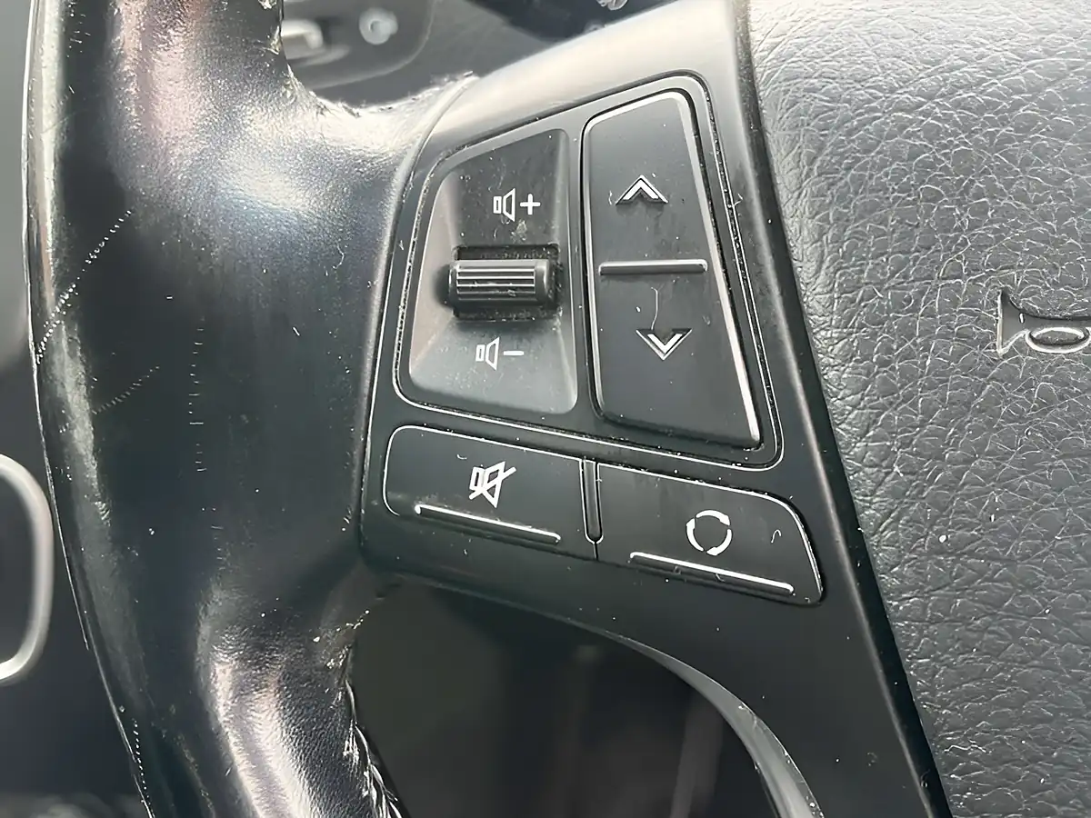 Used 2013 Kia Sorento KX-2 Black - Interior and Exterior details 12