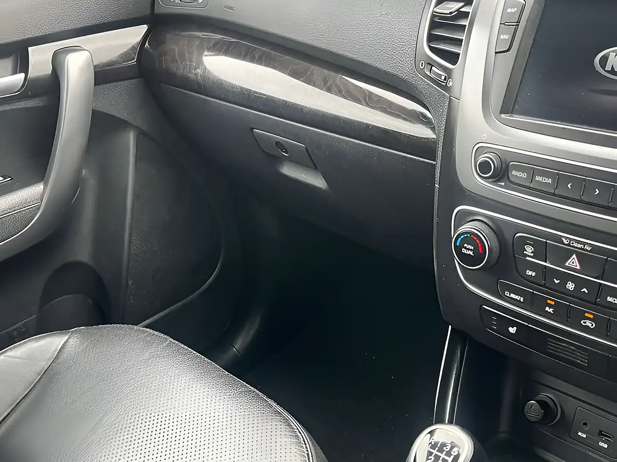 Used 2013 Kia Sorento KX-2 Black - Interior and Exterior details 9