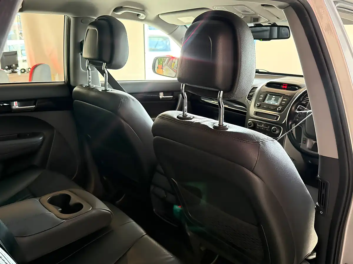 Used 2013 Kia Sorento KX-2 Silver - Interior and Exterior details 14