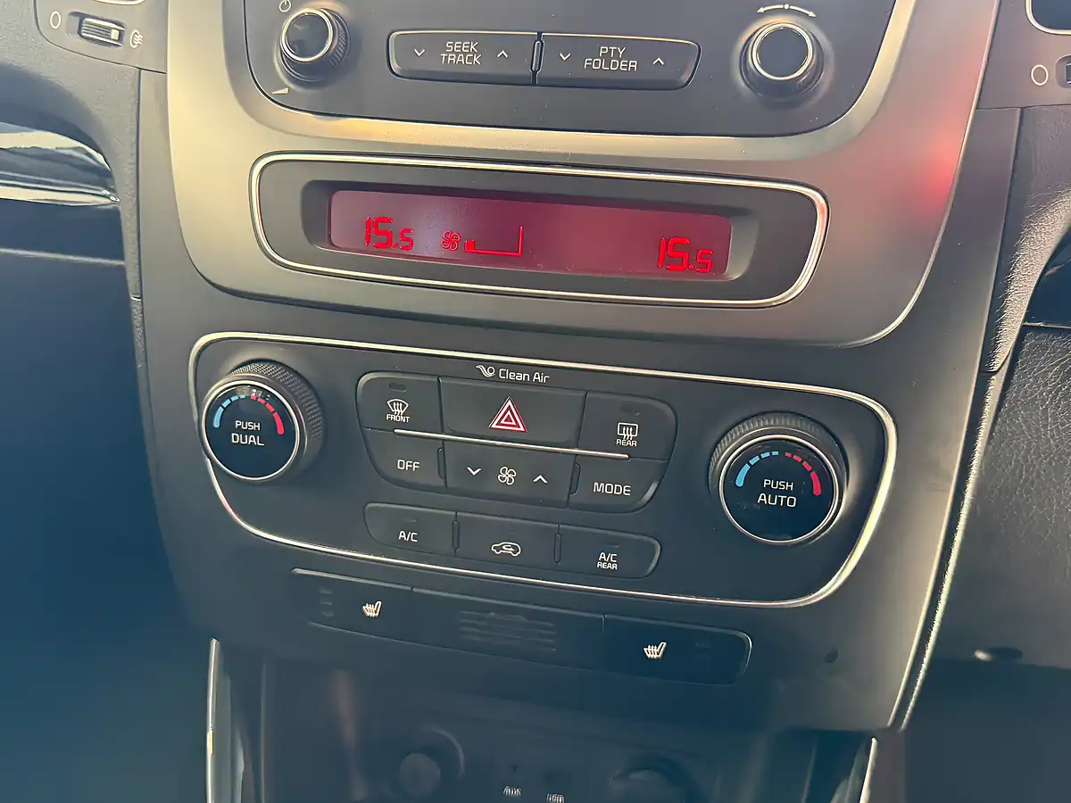 Used 2013 Kia Sorento KX-2 Silver - Interior and Exterior details 16