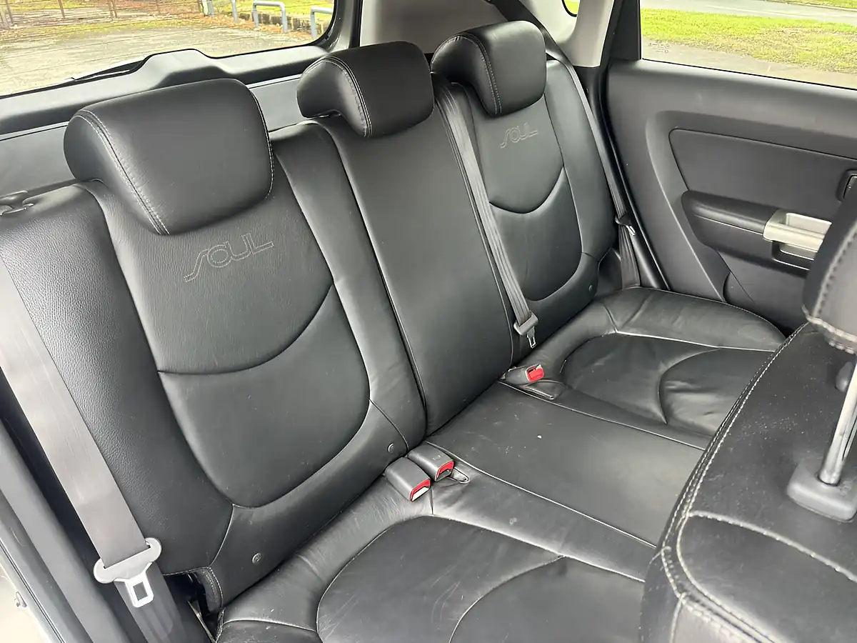 Used 2013 Kia Soul Quantum Silver - Interior and Exterior details 9