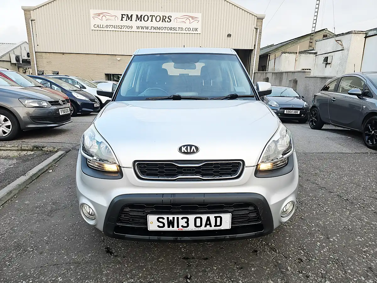 Used 2013 Kia Soul Silver - Front View
