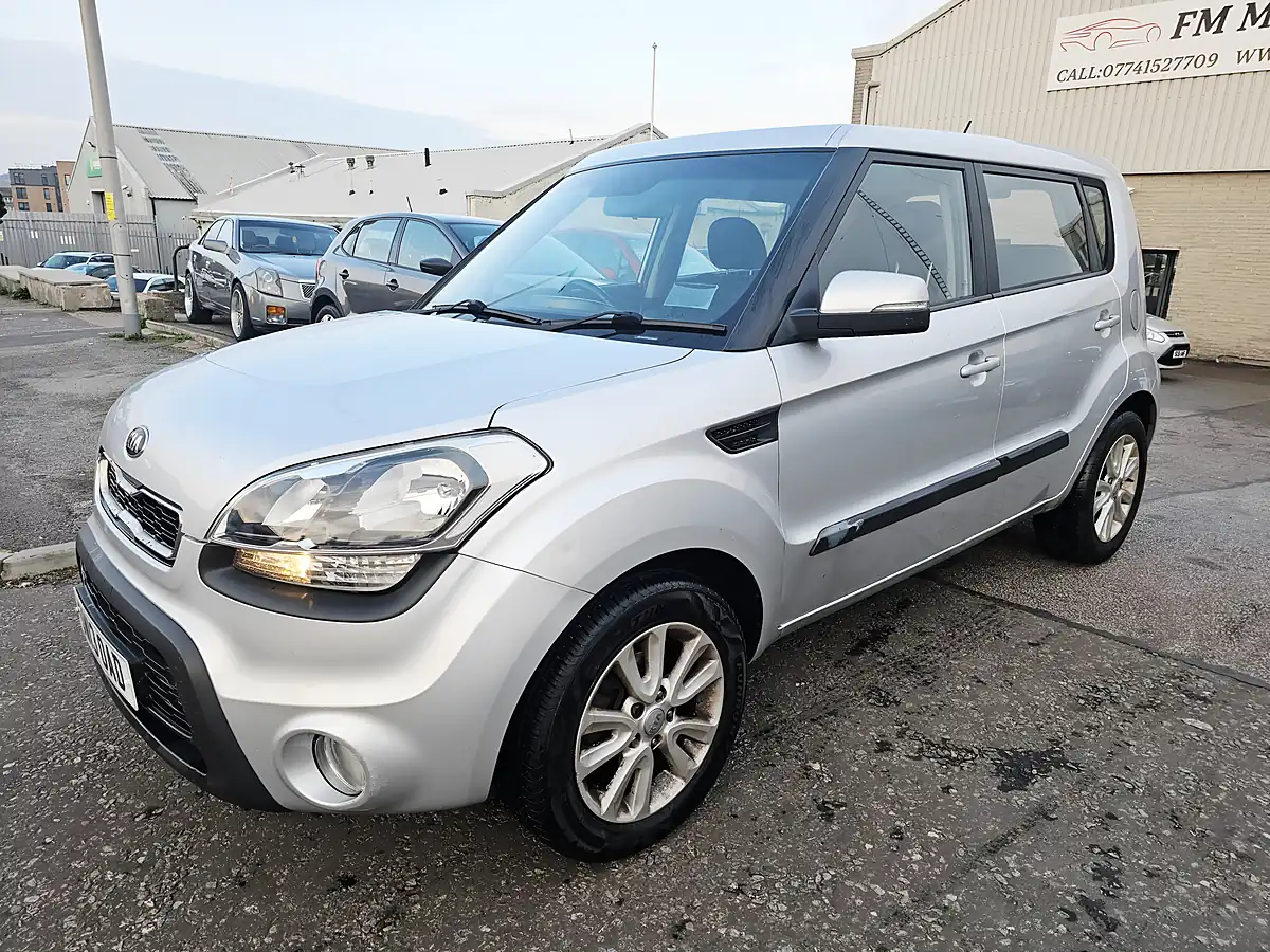 Used 2013 Kia Soul Silver - Interior and Exterior details 2