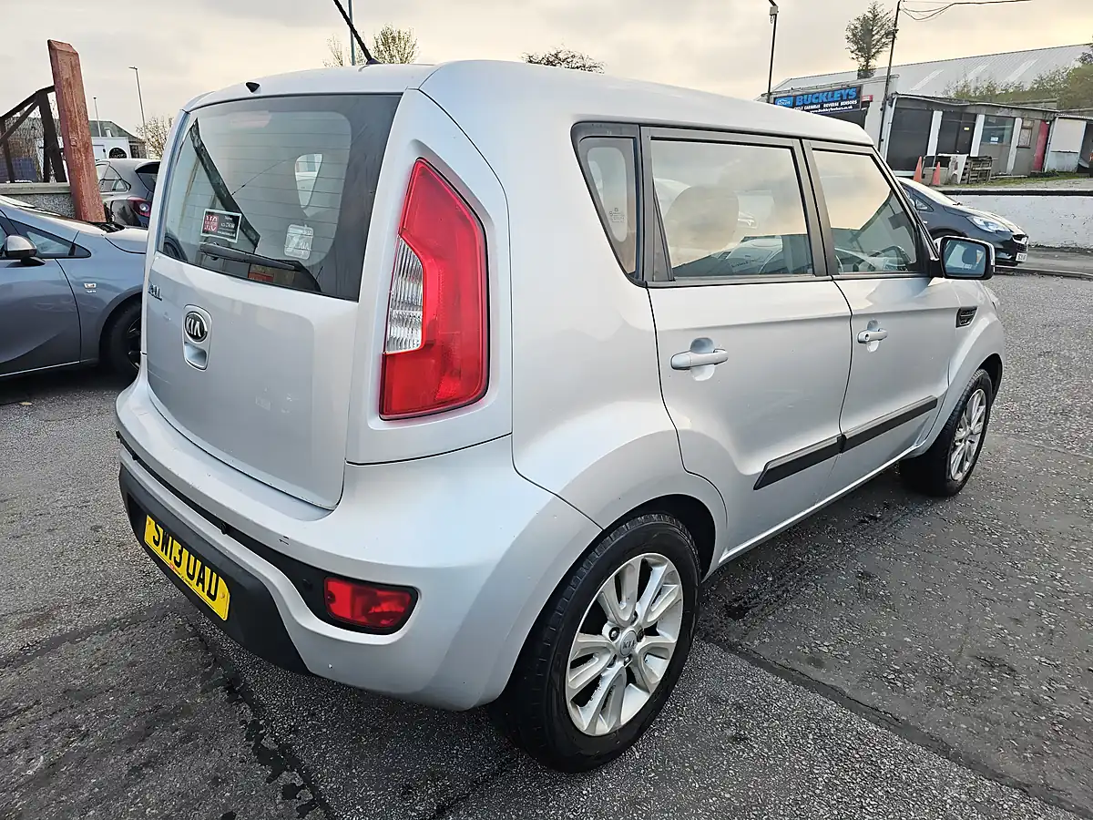 Used 2013 Kia Soul Silver - Interior and Exterior details 4