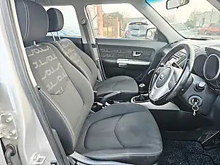 Used 2013 Kia Soul Silver - Interior and Exterior details 8