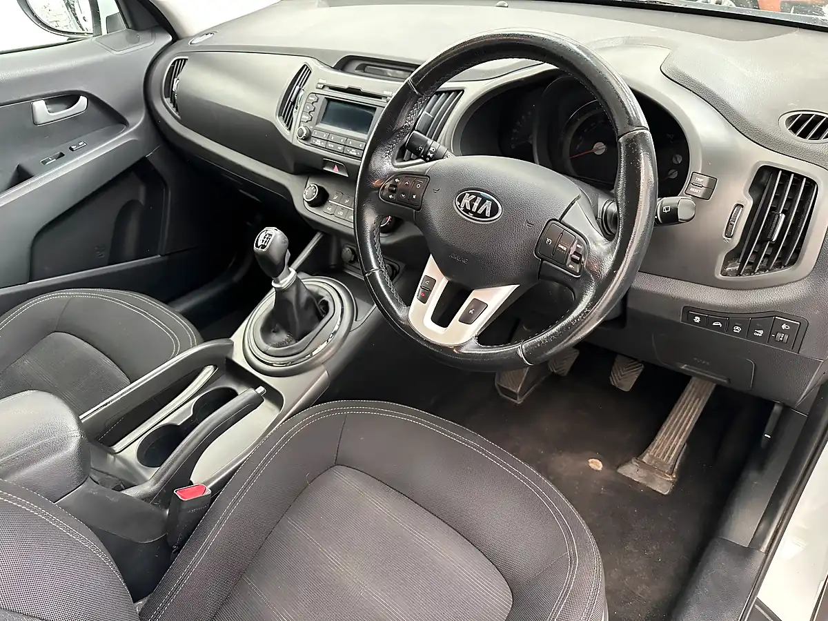 Used 2013 Kia Sportage Ecodynamics 1 2WD Arctic White - Interior and Exterior details 3