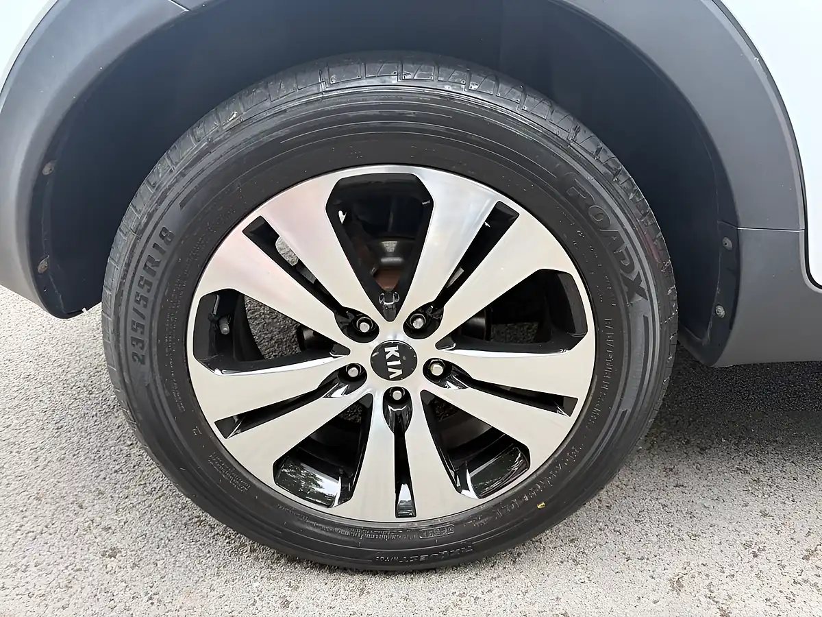 Used 2013 Kia Sportage Ecodynamics 1 White - Interior and Exterior details 10