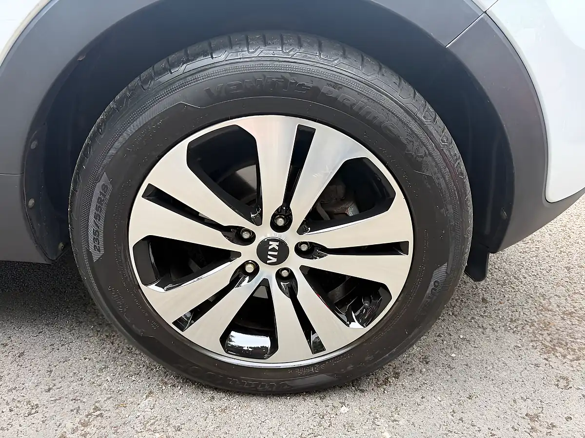 Used 2013 Kia Sportage Ecodynamics 1 White - Interior and Exterior details 11