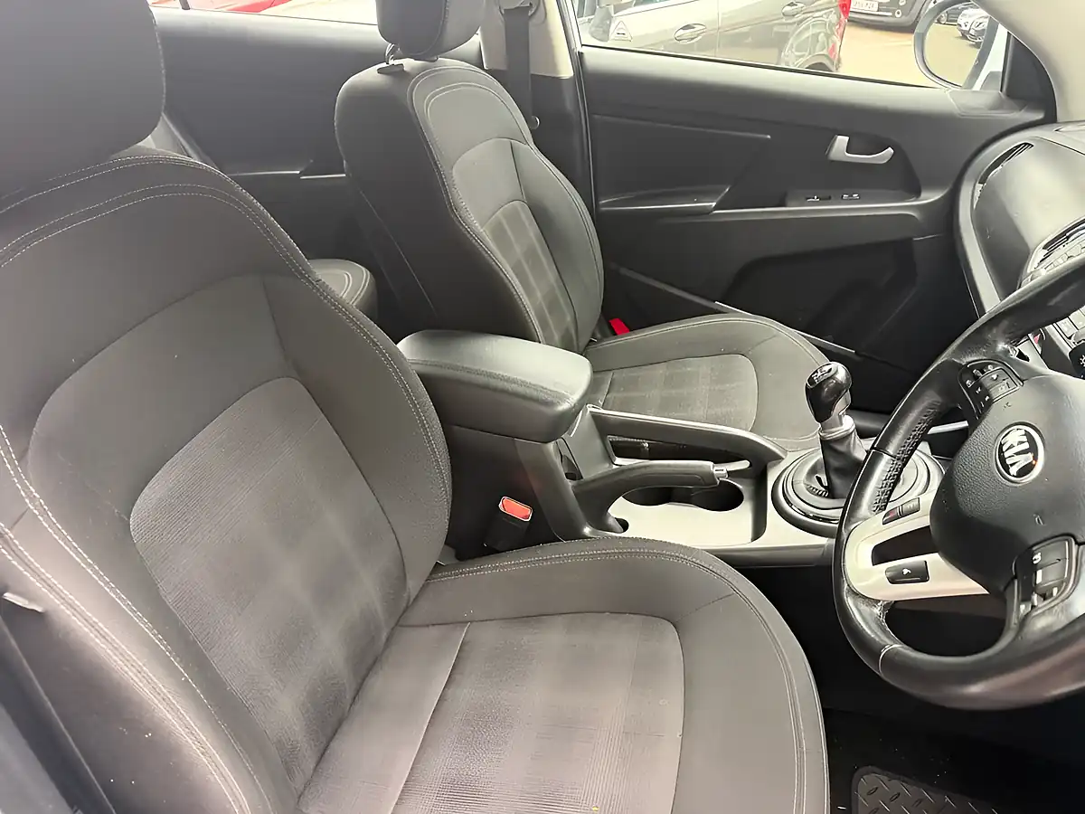 Used 2013 Kia Sportage Ecodynamics 1 White - Interior and Exterior details 18