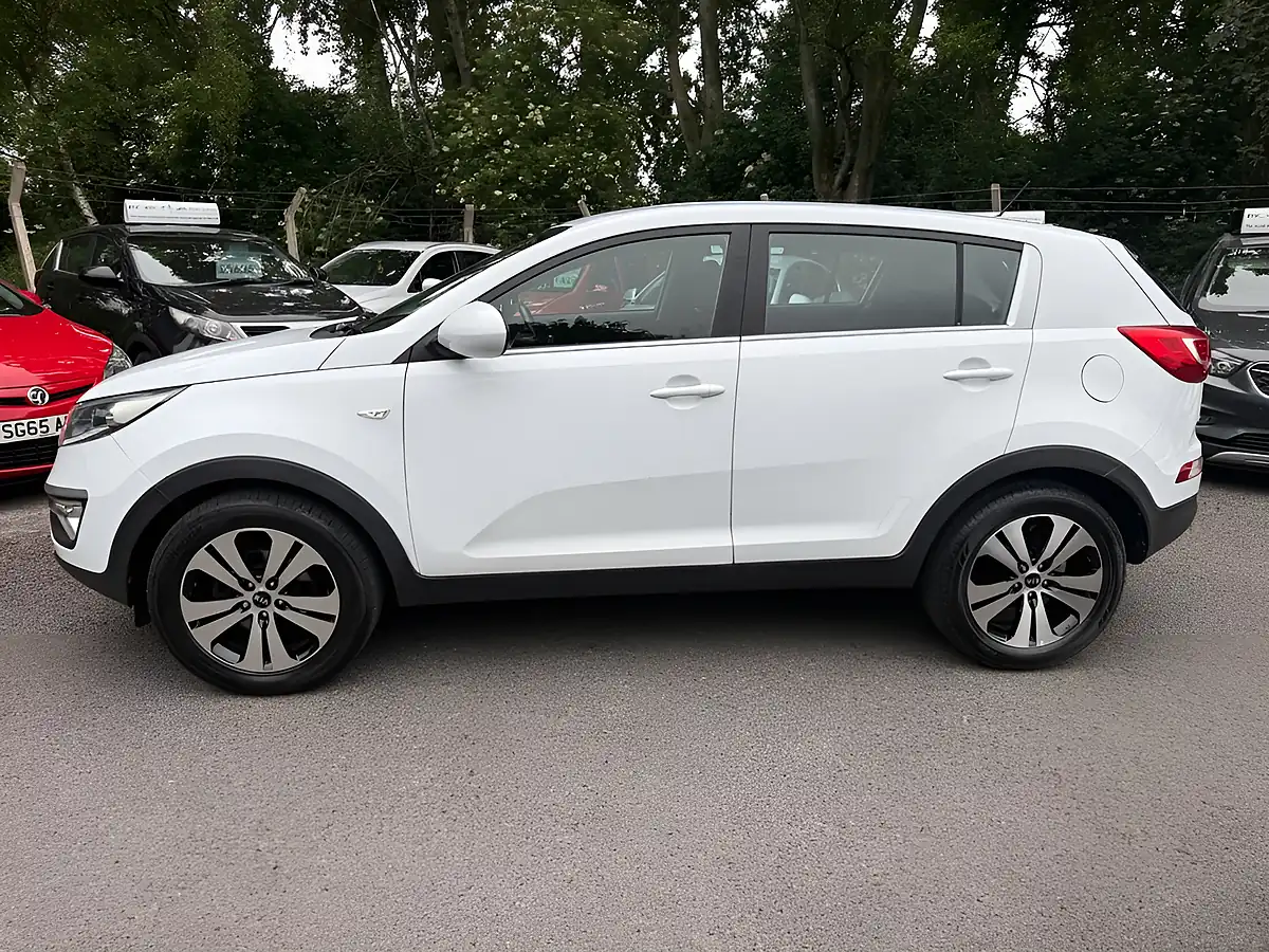 Used 2013 Kia Sportage Ecodynamics 1 White - Interior and Exterior details 3