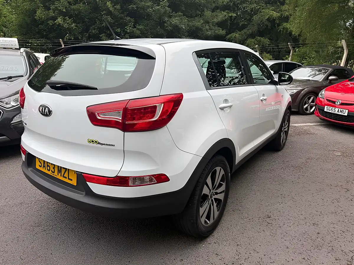 Used 2013 Kia Sportage Ecodynamics 1 White - Interior and Exterior details 6