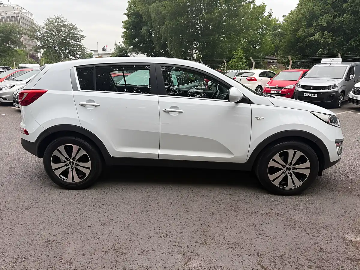 Used 2013 Kia Sportage Ecodynamics 1 White - Interior and Exterior details 7