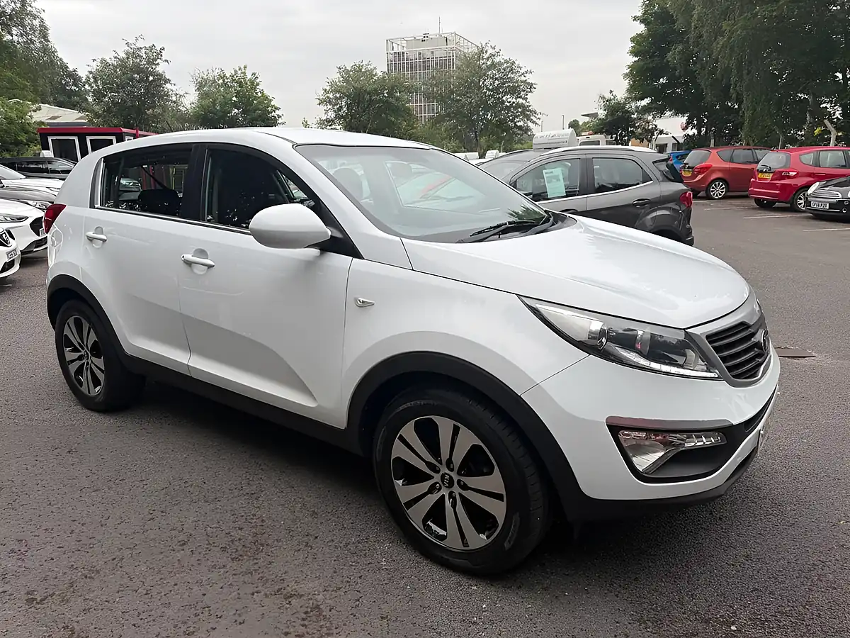 Used 2013 Kia Sportage Ecodynamics 1 White - Interior and Exterior details 8