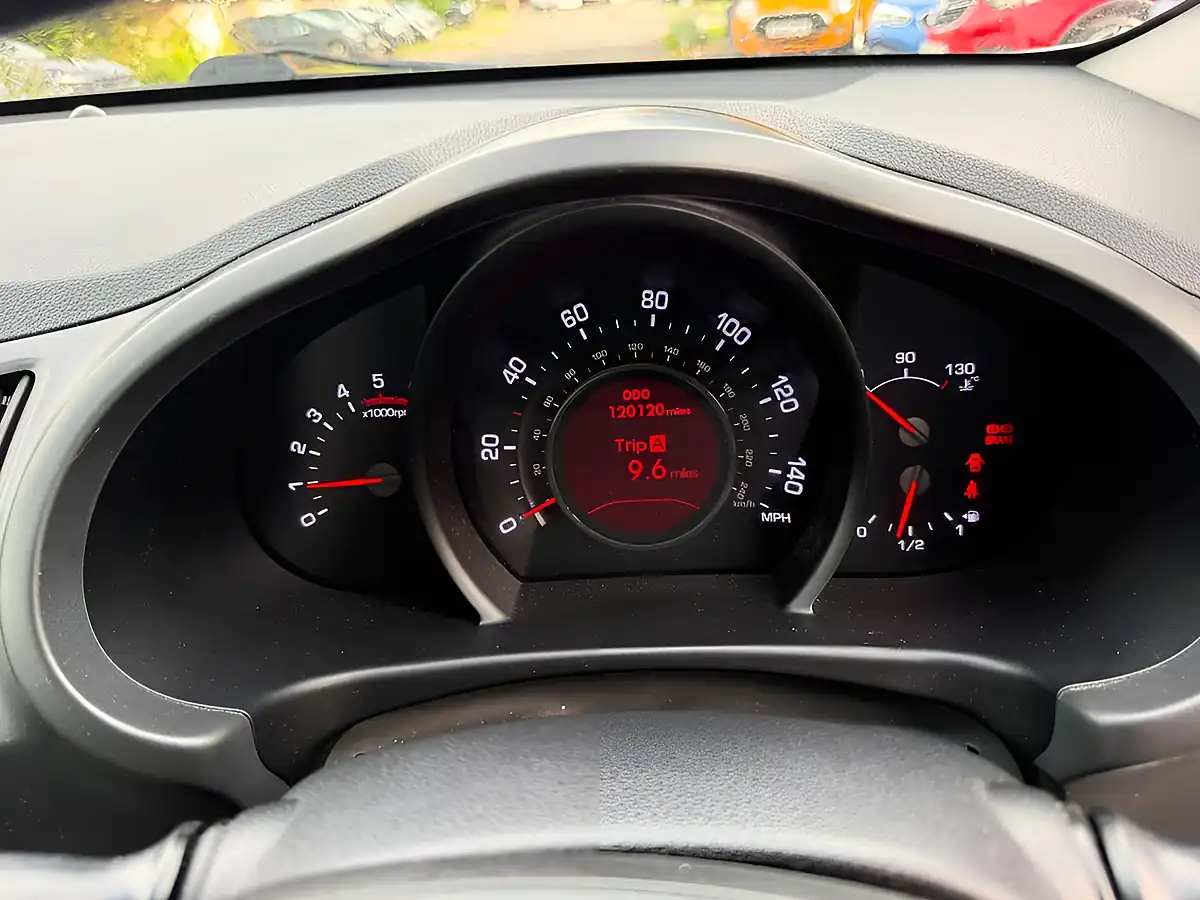 Used 2013 Kia Sportage Ecodynamics 3 Silver - Interior and Exterior details 10