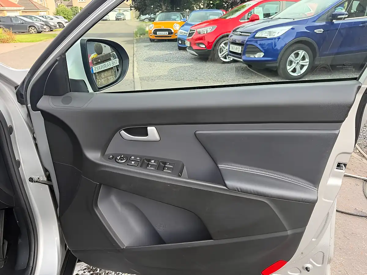 Used 2013 Kia Sportage Ecodynamics 3 Silver - Interior and Exterior details 12
