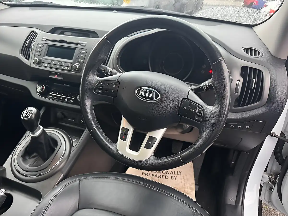 Used 2013 Kia Sportage Ecodynamics 3 White - Interior and Exterior details 13