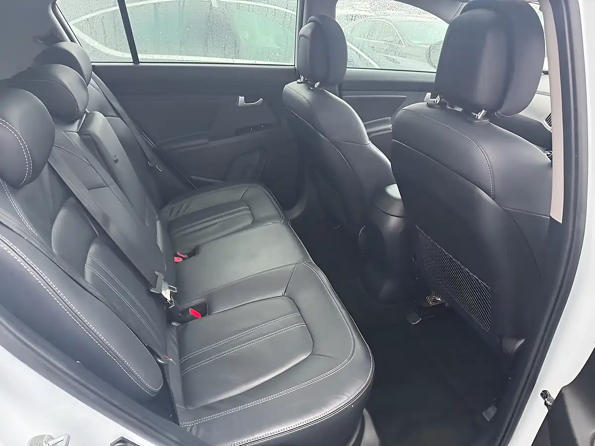 Used 2013 Kia Sportage Ecodynamics 3 White - Interior and Exterior details 14