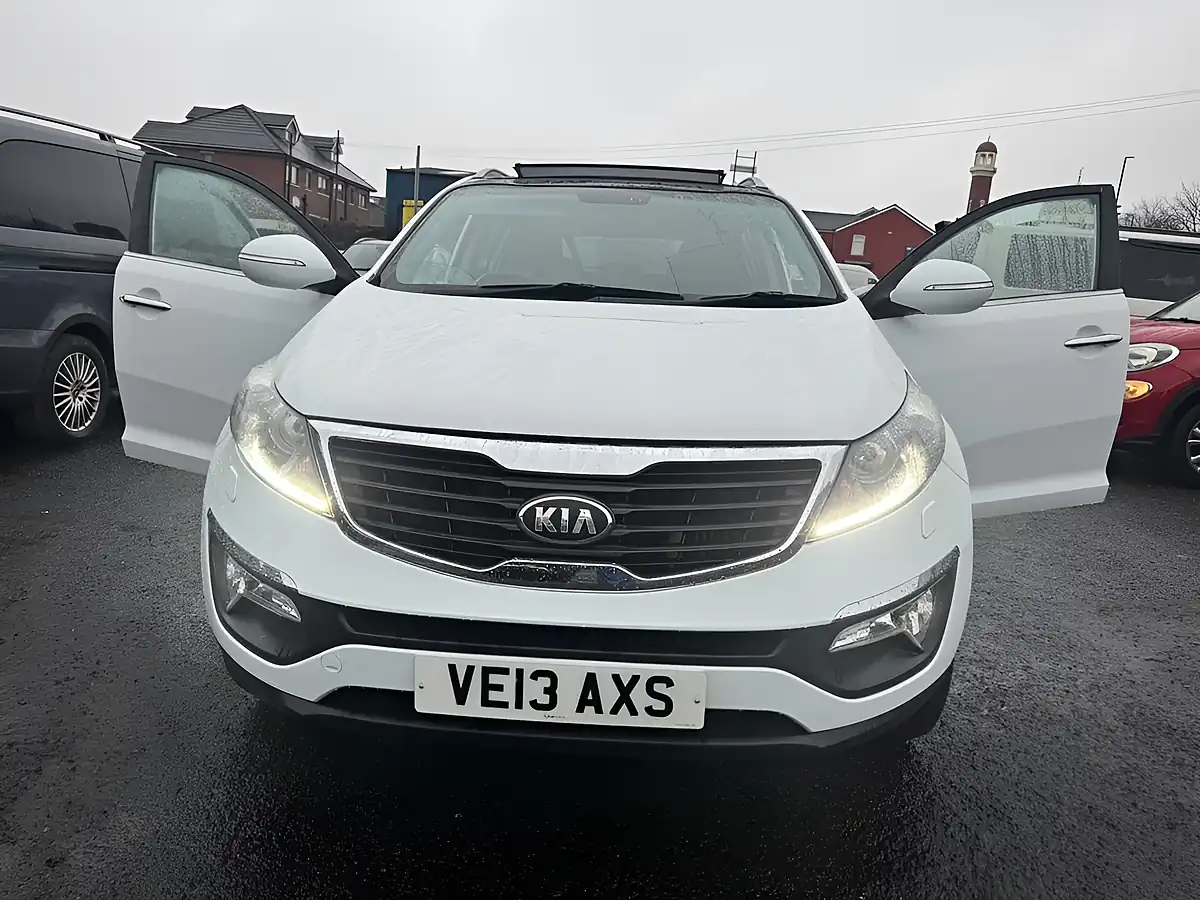 Used 2013 Kia Sportage Ecodynamics 3 White - Interior and Exterior details 3