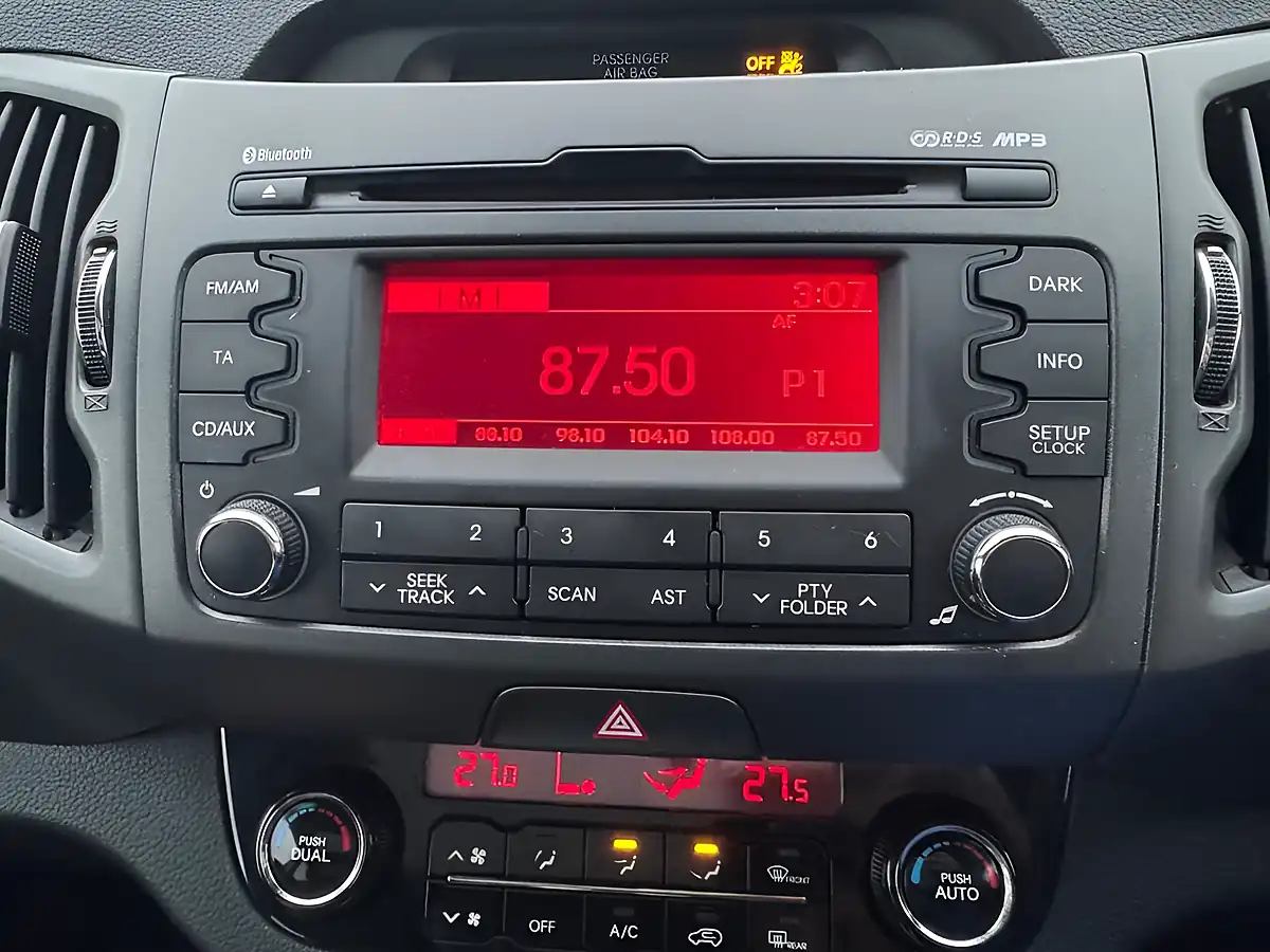 Used 2013 Kia Sportage Ecodynamics 3 White - Interior and Exterior details 7