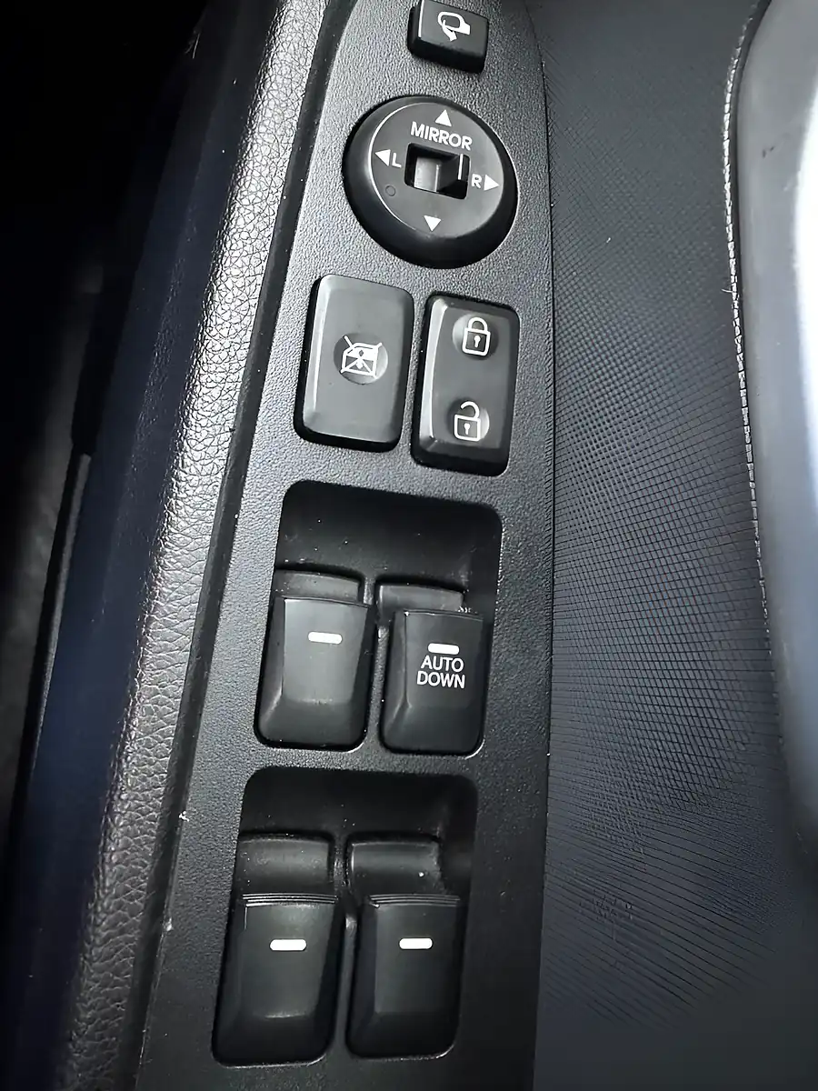 Used 2013 Kia Sportage Ecodynamics 3 White - Interior and Exterior details 8