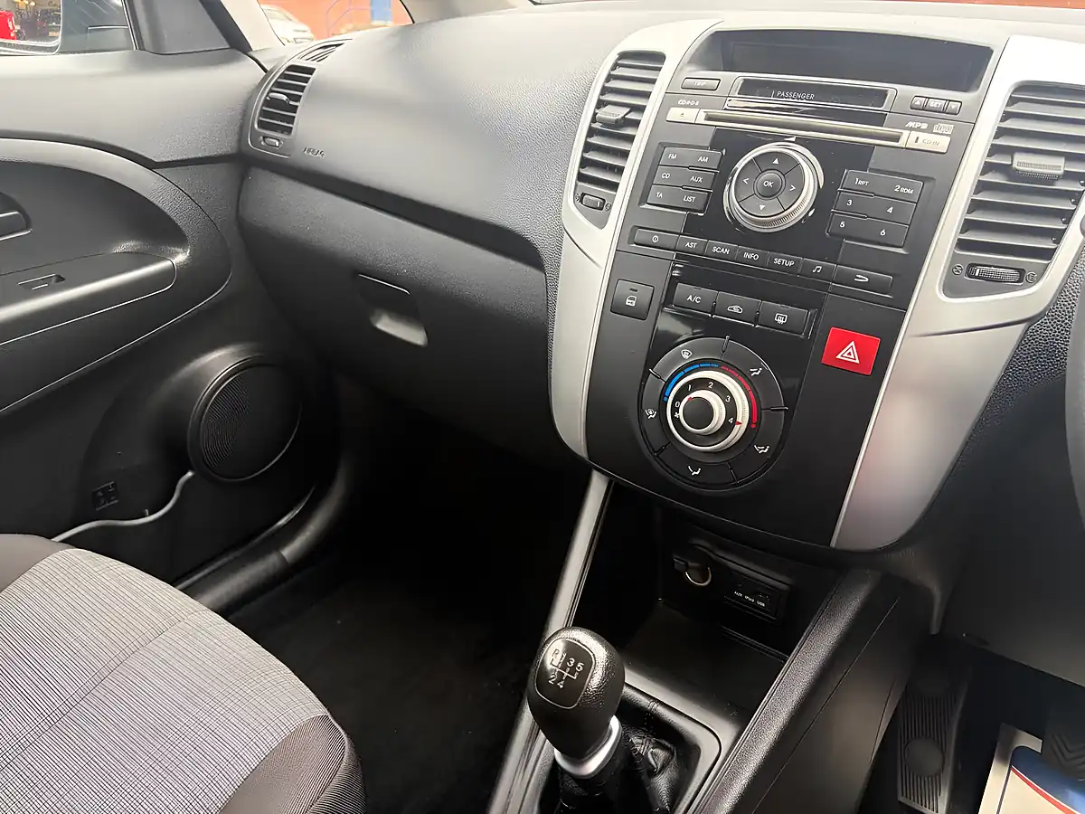 Used 2013 Kia Venga 1 Air Black - Interior and Exterior details 10