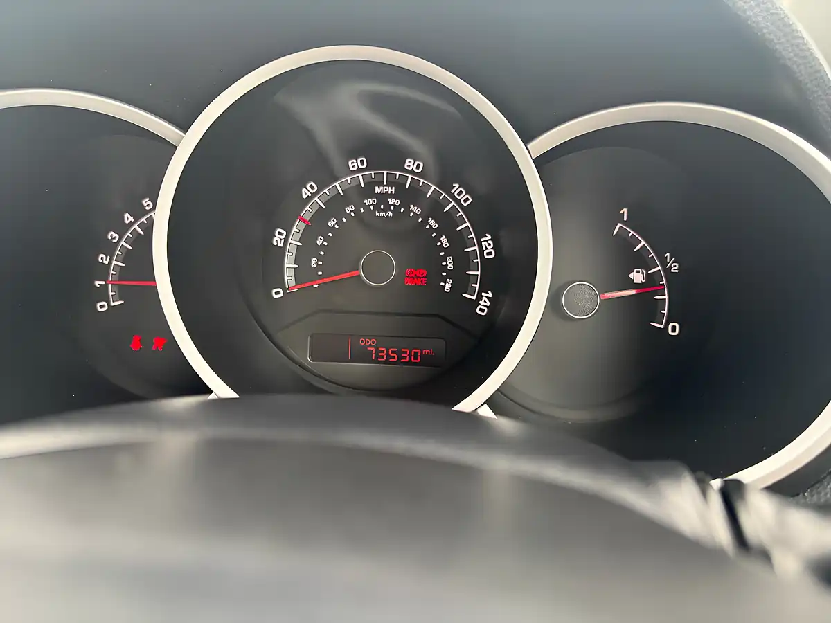 Used 2013 Kia Venga 1 Air Black - Interior and Exterior details 11