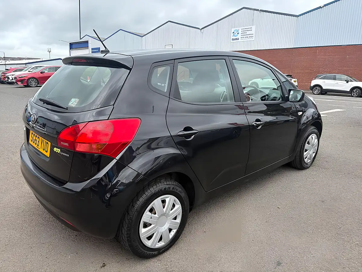 Used 2013 Kia Venga 1 Air Black - Interior and Exterior details 5