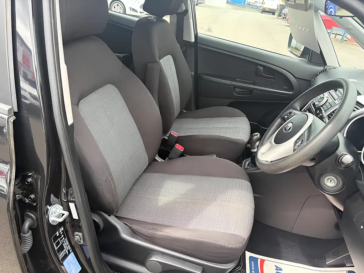 Used 2013 Kia Venga 1 Air Black - Interior and Exterior details 9