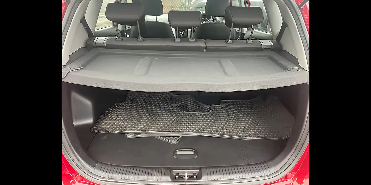 Used 2013 Kia Venga 1 Air Red - Interior and Exterior details 11