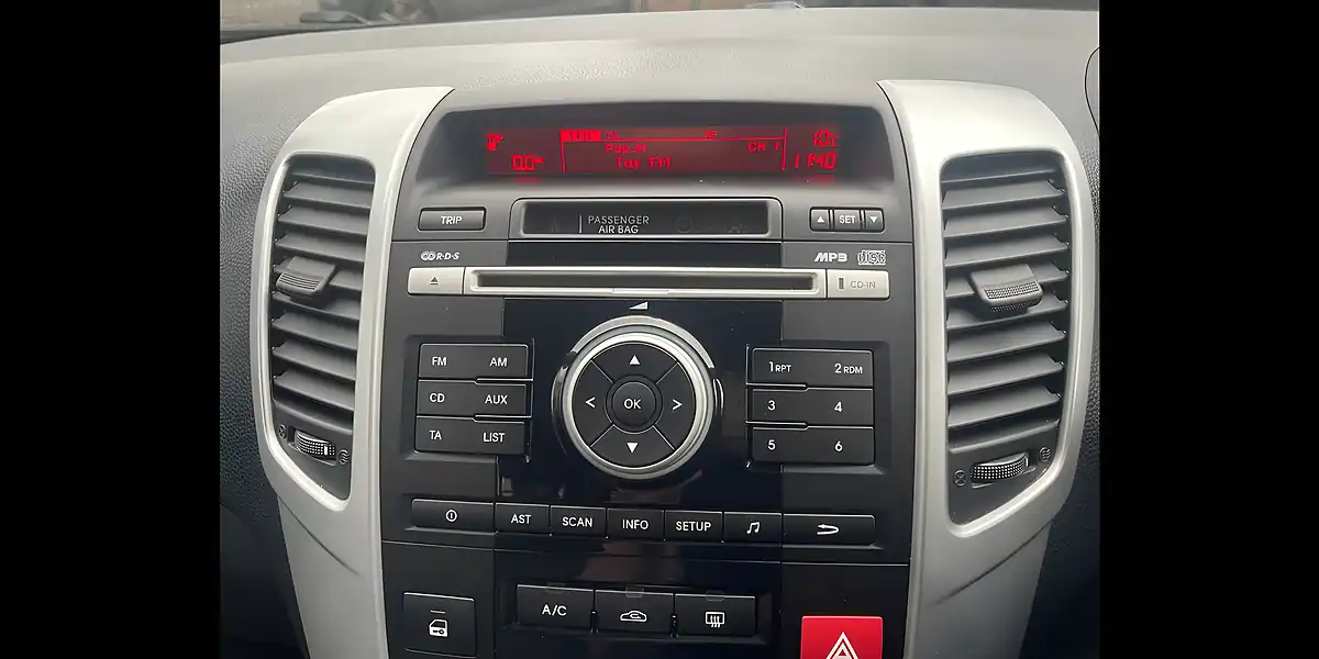 Used 2013 Kia Venga 1 Air Red - Interior and Exterior details 14
