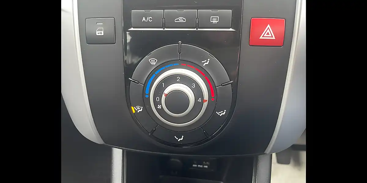 Used 2013 Kia Venga 1 Air Red - Interior and Exterior details 15