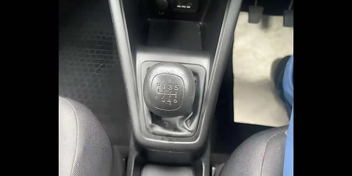 Used 2013 Kia Venga 1 Air Red - Interior and Exterior details 16