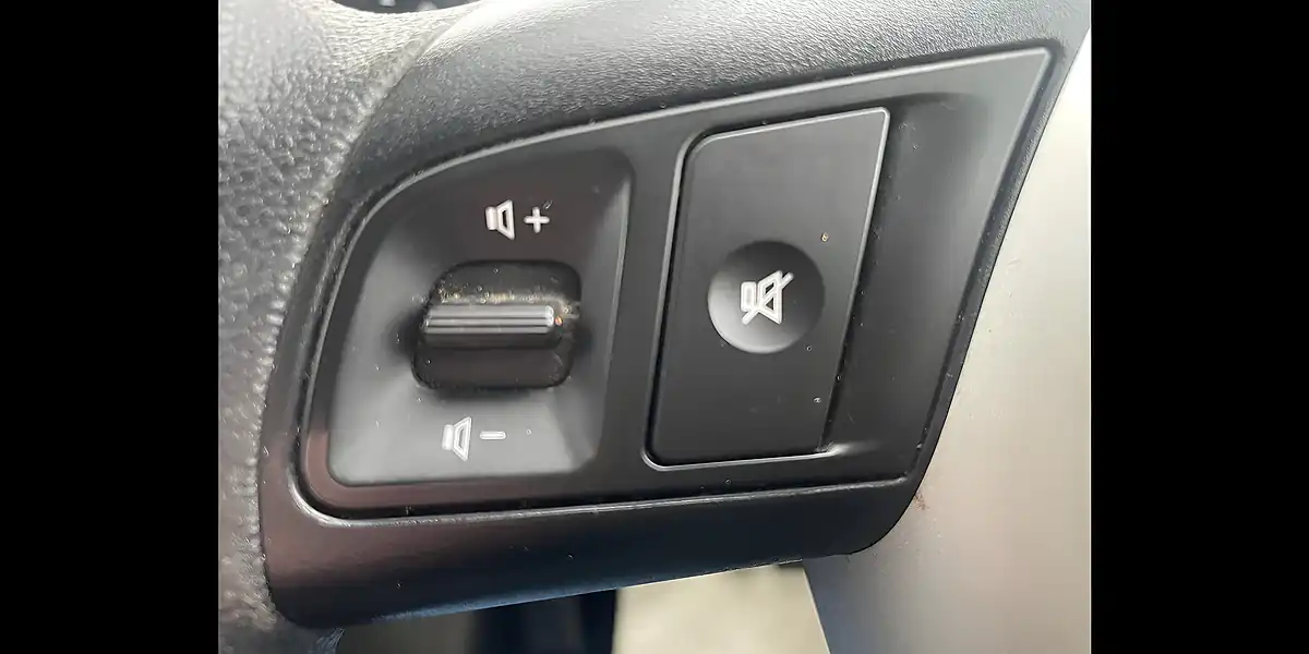 Used 2013 Kia Venga 1 Air Red - Interior and Exterior details 17
