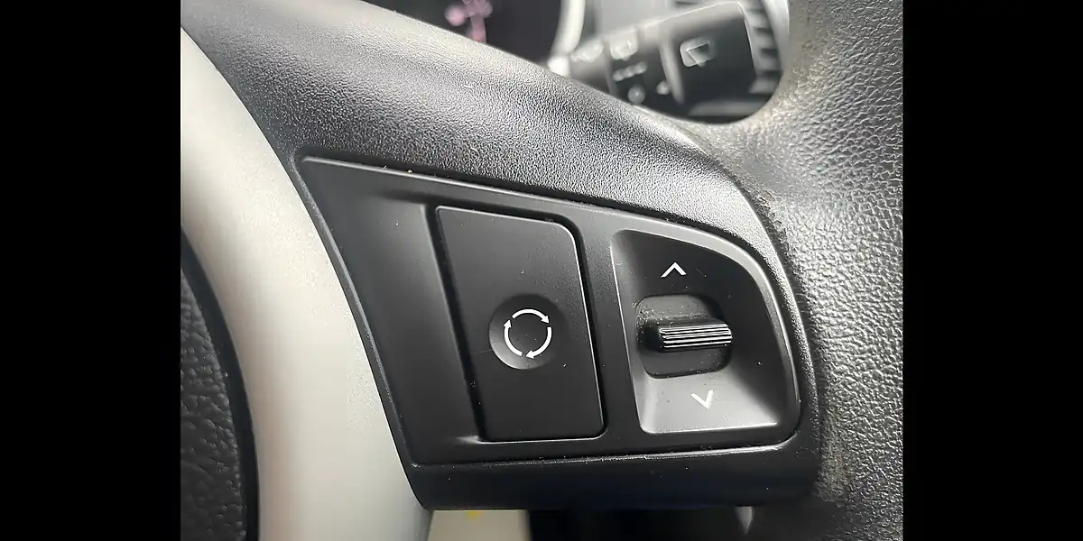 Used 2013 Kia Venga 1 Air Red - Interior and Exterior details 18