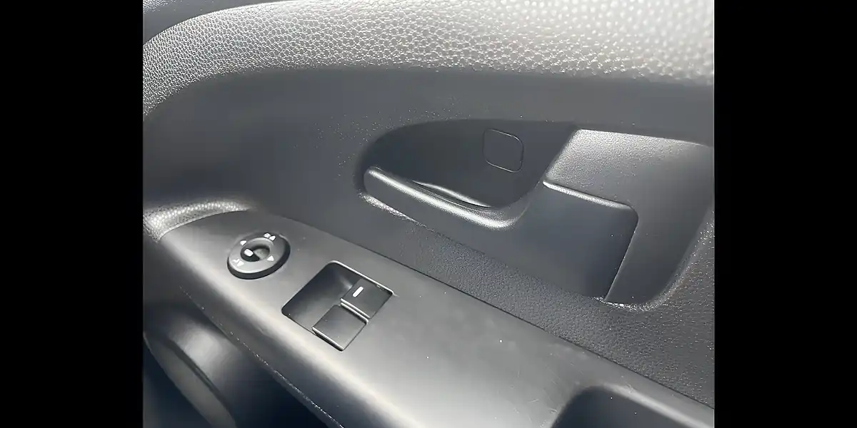Used 2013 Kia Venga 1 Air Red - Interior and Exterior details 19