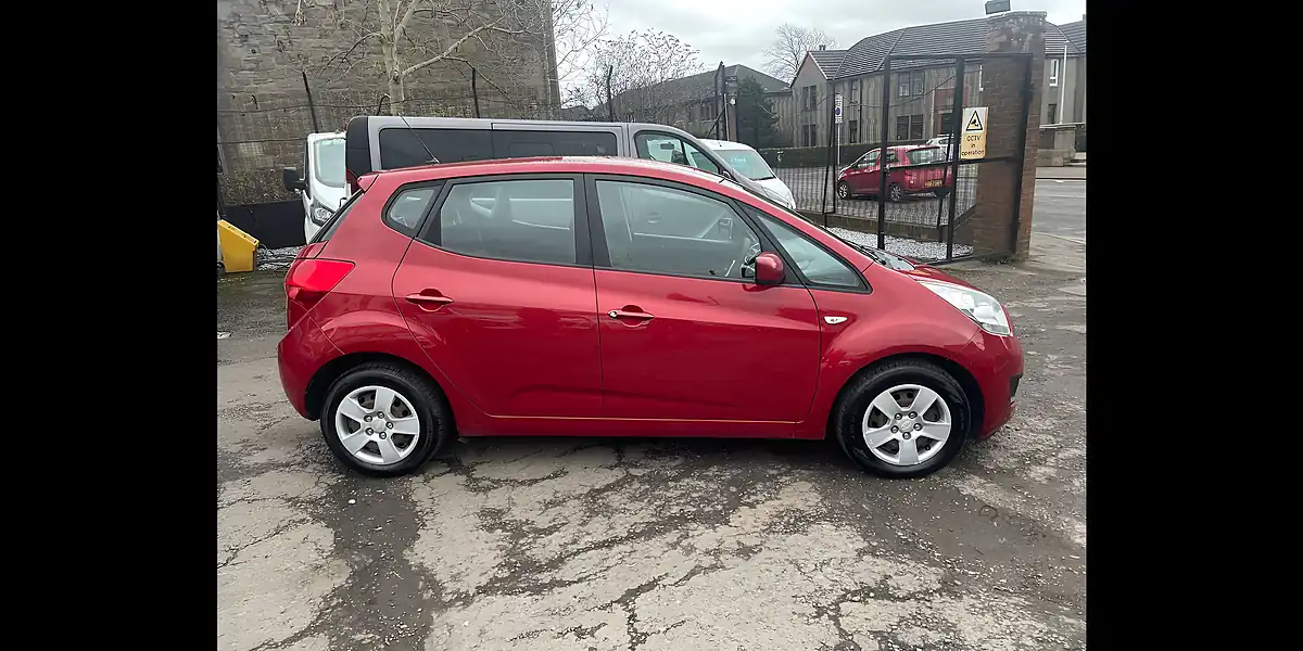 Used 2013 Kia Venga 1 Air Red - Interior and Exterior details 3
