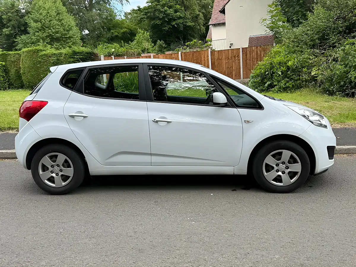 Used 2013 Kia Venga 1 White - Interior and Exterior details 2