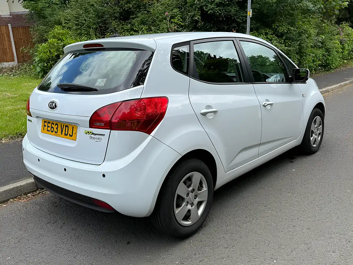 Used 2013 Kia Venga 1 White - Interior and Exterior details 3