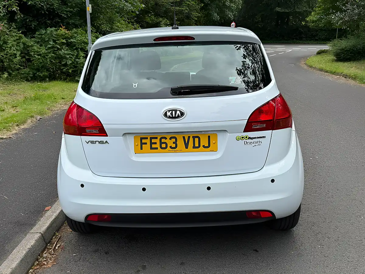 Used 2013 Kia Venga 1 White - Interior and Exterior details 4
