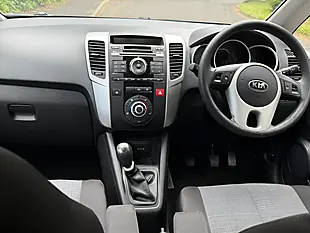 Used 2013 Kia Venga 1 White - Interior and Exterior details 7