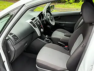 Used 2013 Kia Venga 1 White - Interior and Exterior details 8
