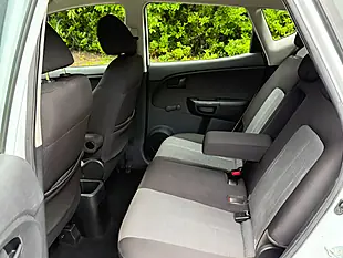 Used 2013 Kia Venga 1 White - Interior and Exterior details 9