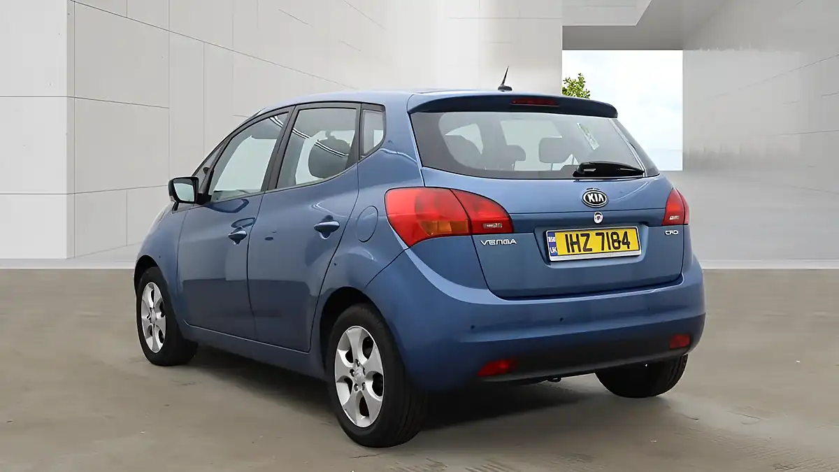 Used 2013 Kia Venga 2 Blue - Interior and Exterior details 13