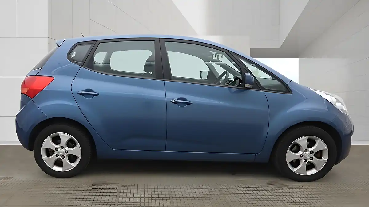Used 2013 Kia Venga 2 Blue - Interior and Exterior details 15