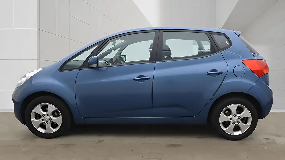 Used 2013 Kia Venga 2 Blue - Interior and Exterior details 17