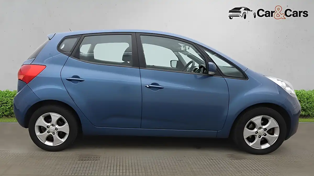 Used 2013 Kia Venga 2 Blue - Interior and Exterior details 5