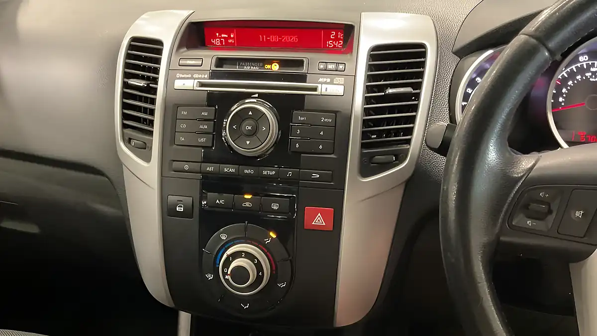 Used 2013 Kia Venga 2 Blue - Interior and Exterior details 8