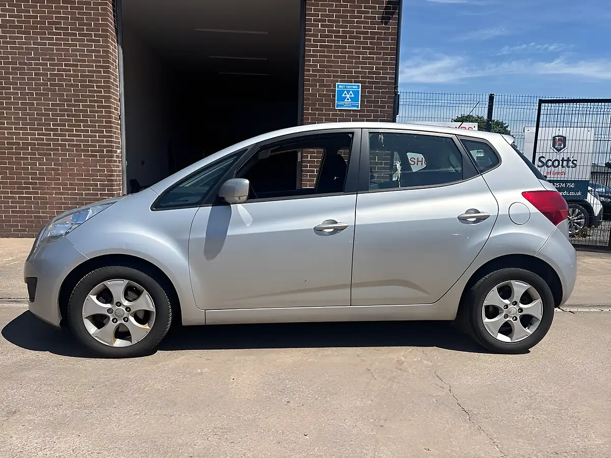 Used 2013 Kia Venga 2 Silver - Interior and Exterior details 4